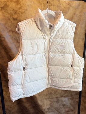 The North Face Puffer Vest - Classic Quilted Sleeveless Jacket